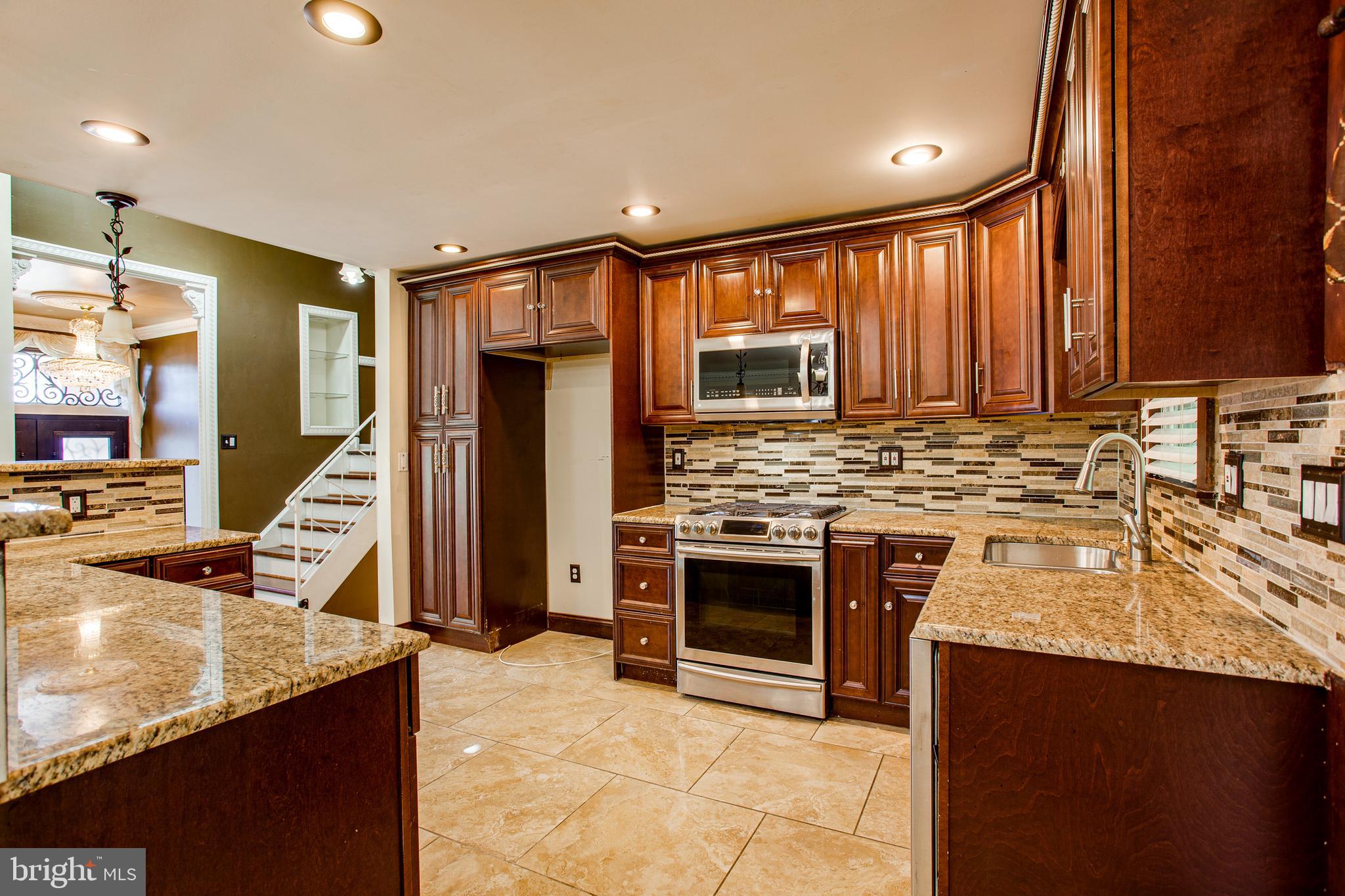 9116 Dale Road Philadelphia, PA 19115 - Photo 4 of 34