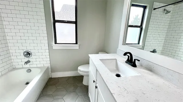 $2,995 | 261 Coyote Crk Way, Kyle, TX 78640