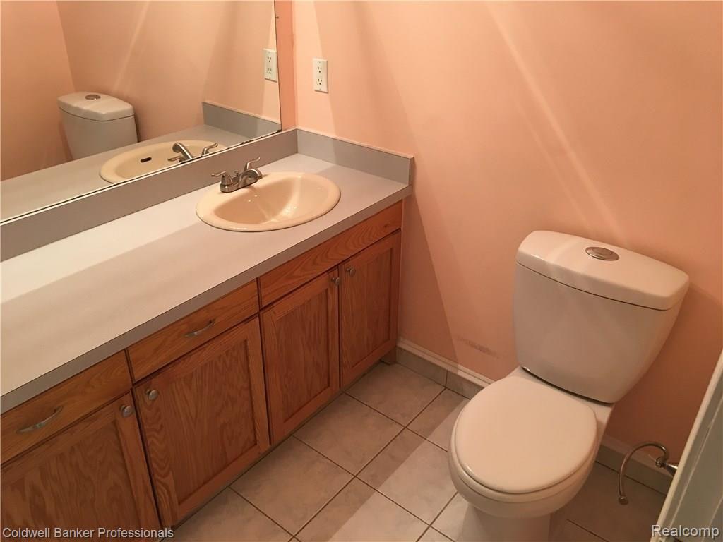1890 East Hamlin Road Rochester, MI 48307 - Photo 13 of 32 1890 Hamlin Main Floor Bath2.JPG
