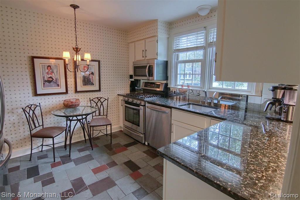 422 Moran Road Grosse Pointe Farms, MI 48236 - Photo 12 of 33