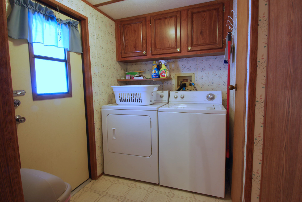 23 Swallow Road Key Largo, FL 33037 - Photo 12 of 24 Laundry Fix 10292012