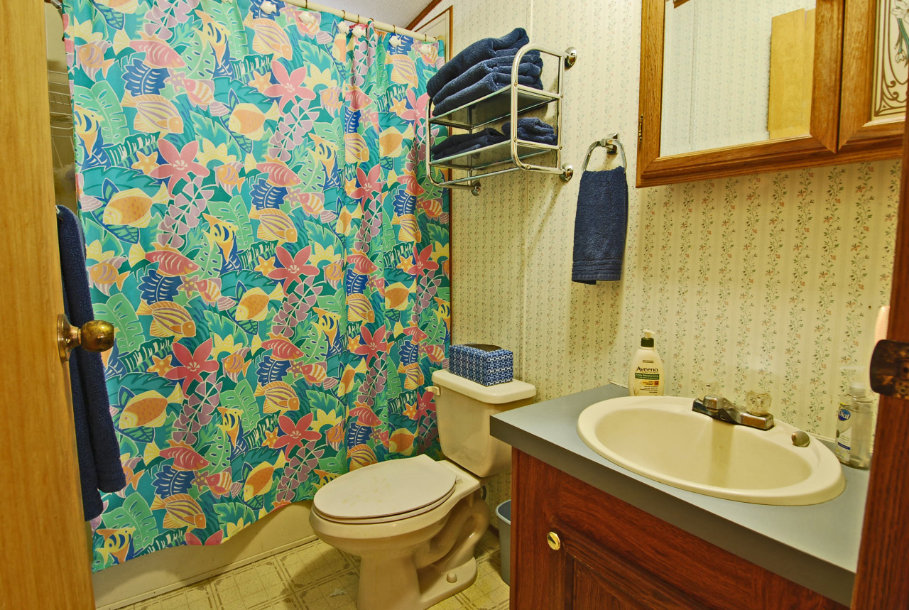 23 Swallow Road Key Largo, FL 33037 - Photo 15 of 24 Guest Bathroom