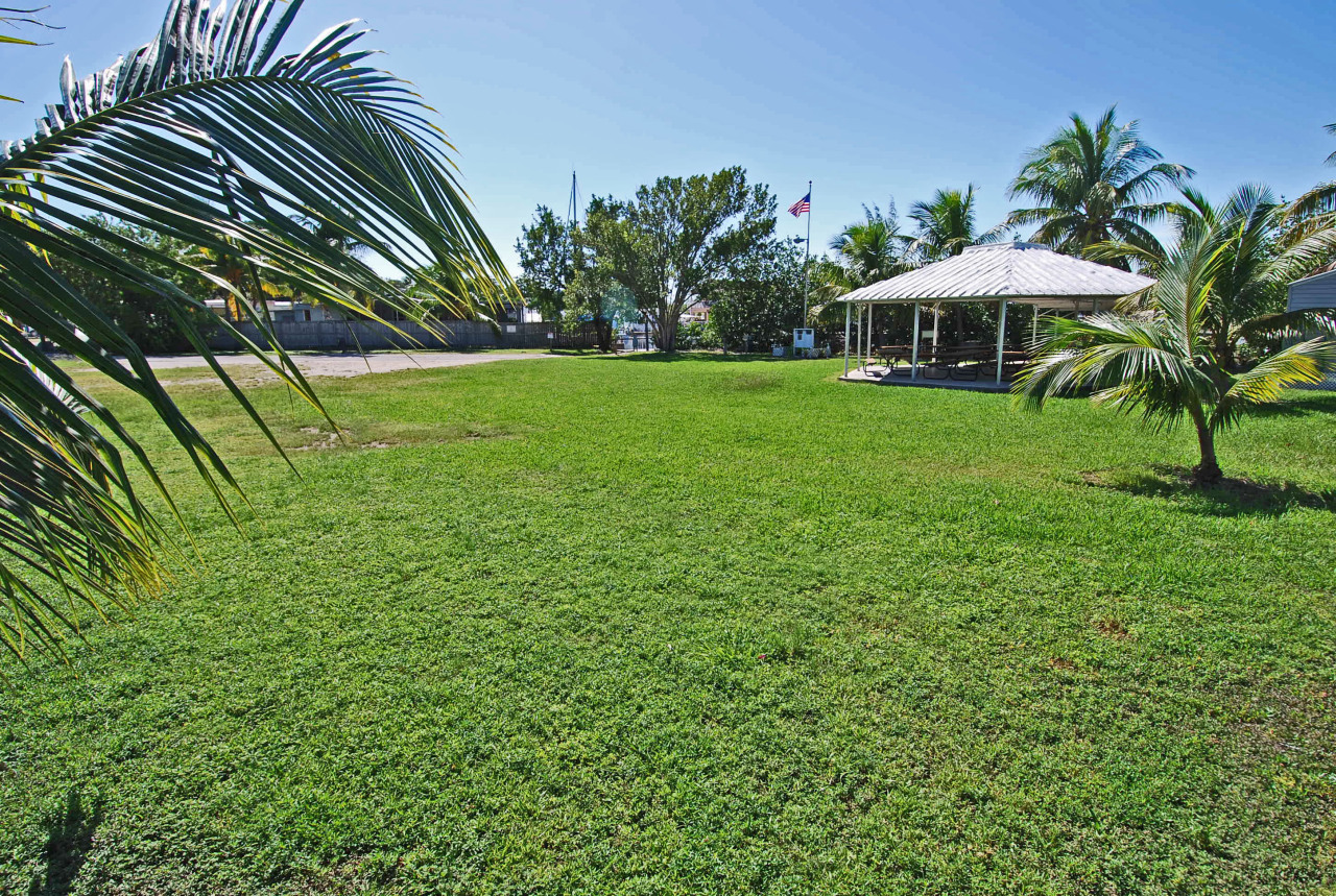 23 Swallow Road Key Largo, FL 33037 - Photo 21 of 24 Park fixed 10292012
