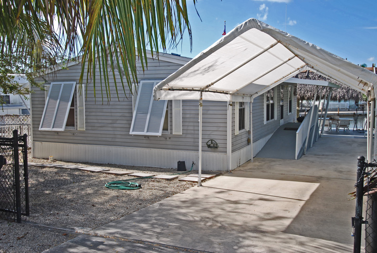 23 Swallow Road Key Largo, FL 33037 - Photo 6 of 24 Front 1