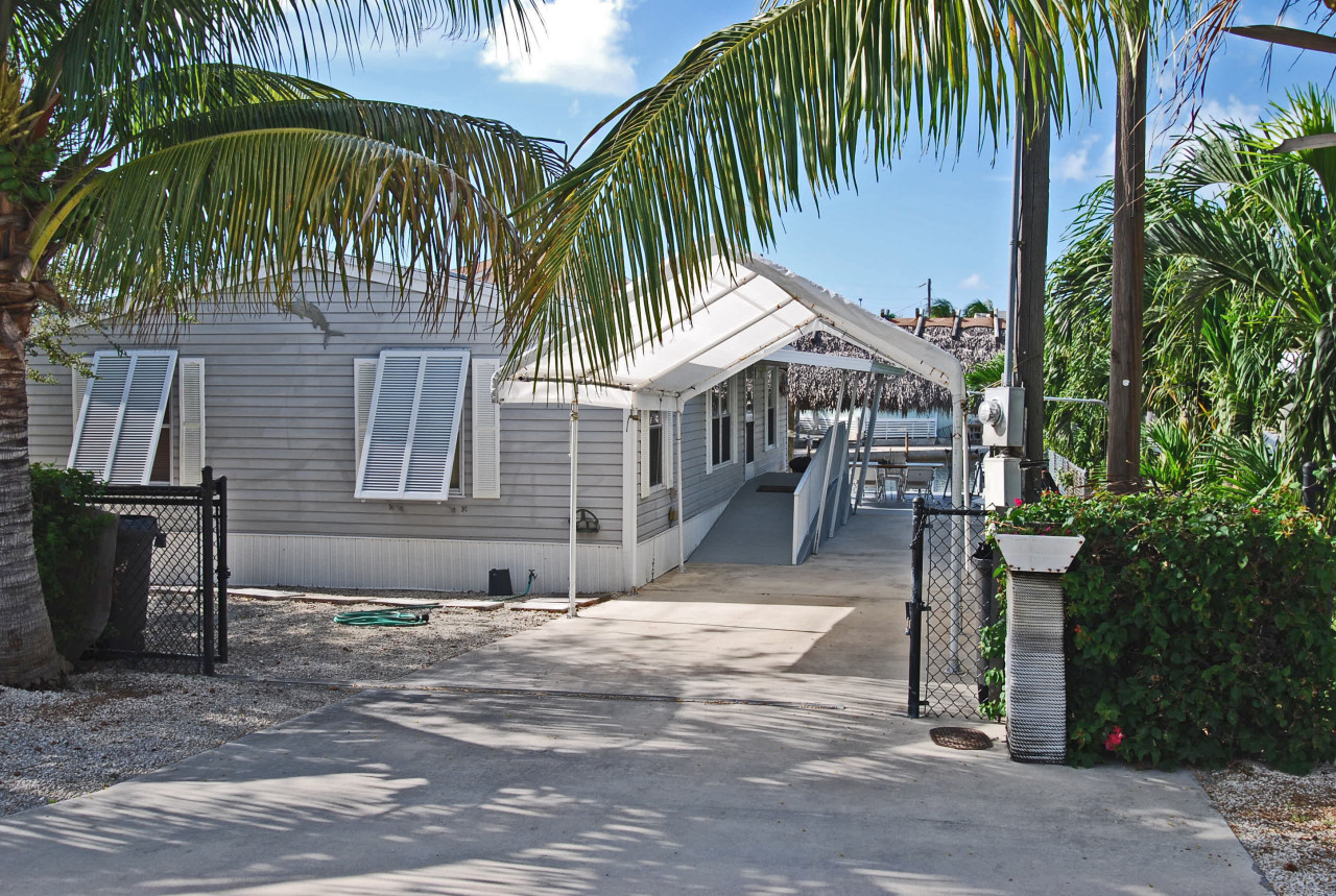 23 Swallow Road Key Largo, FL 33037 - Photo 7 of 24 Front 2