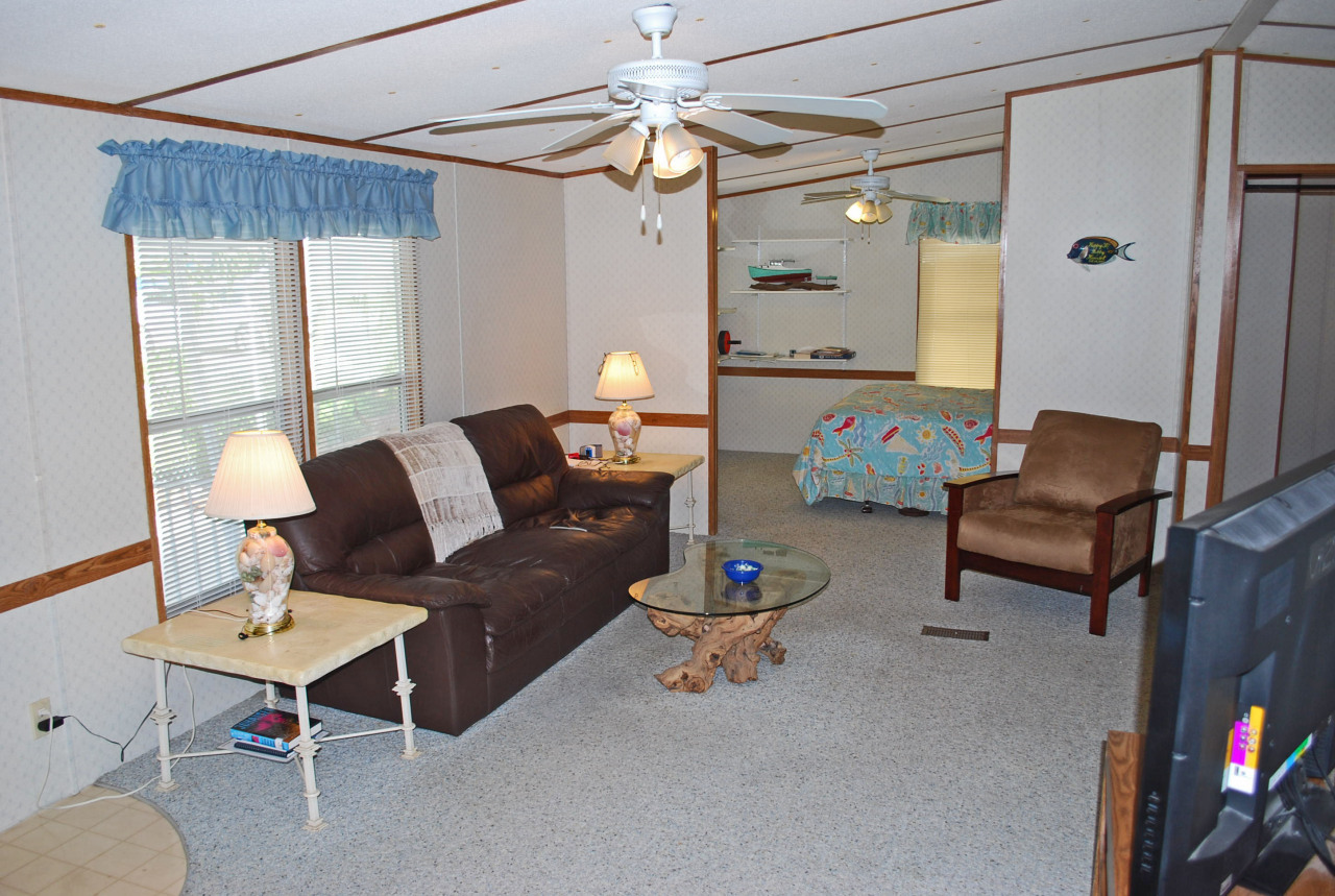 23 Swallow Road Key Largo, FL 33037 - Photo 8 of 24 Living 2