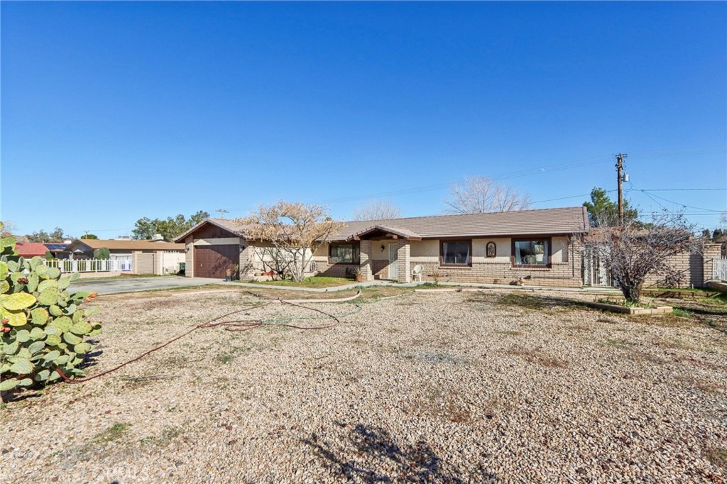 14057 Crow Road Apple Valley, CA 92307 - Photo 3 of 33 a front view of a house with a yard