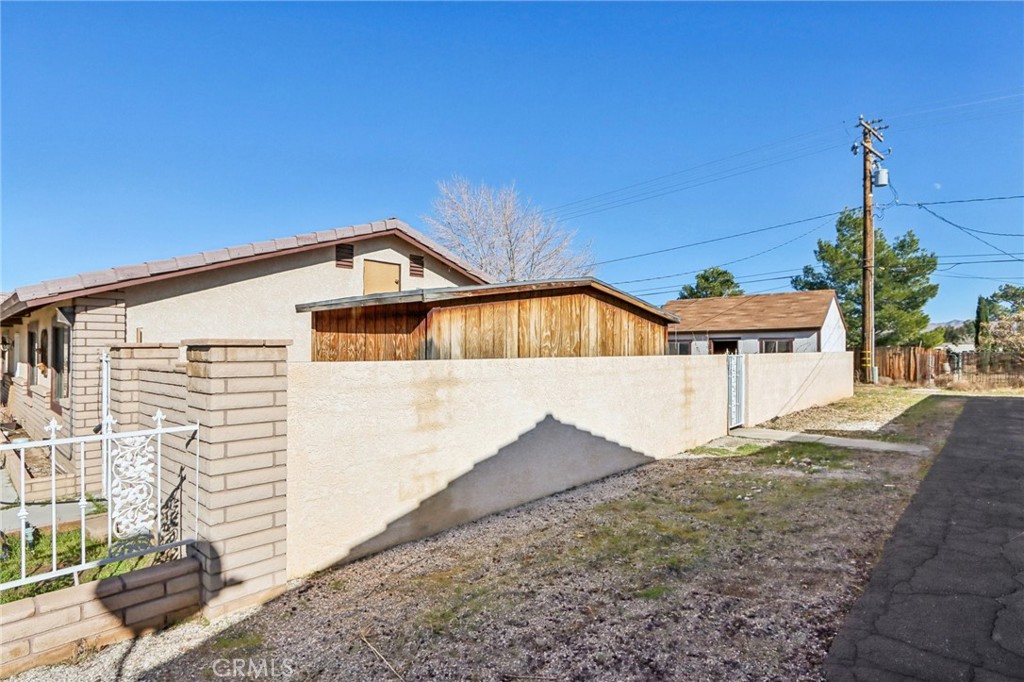 14057 Crow Road Apple Valley, CA 92307 - Photo 31 of 33 a front view of a house with a yard