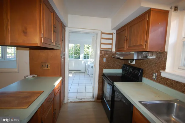 $500,000 | 10006 Hunter Street, Fairfax, VA 22031