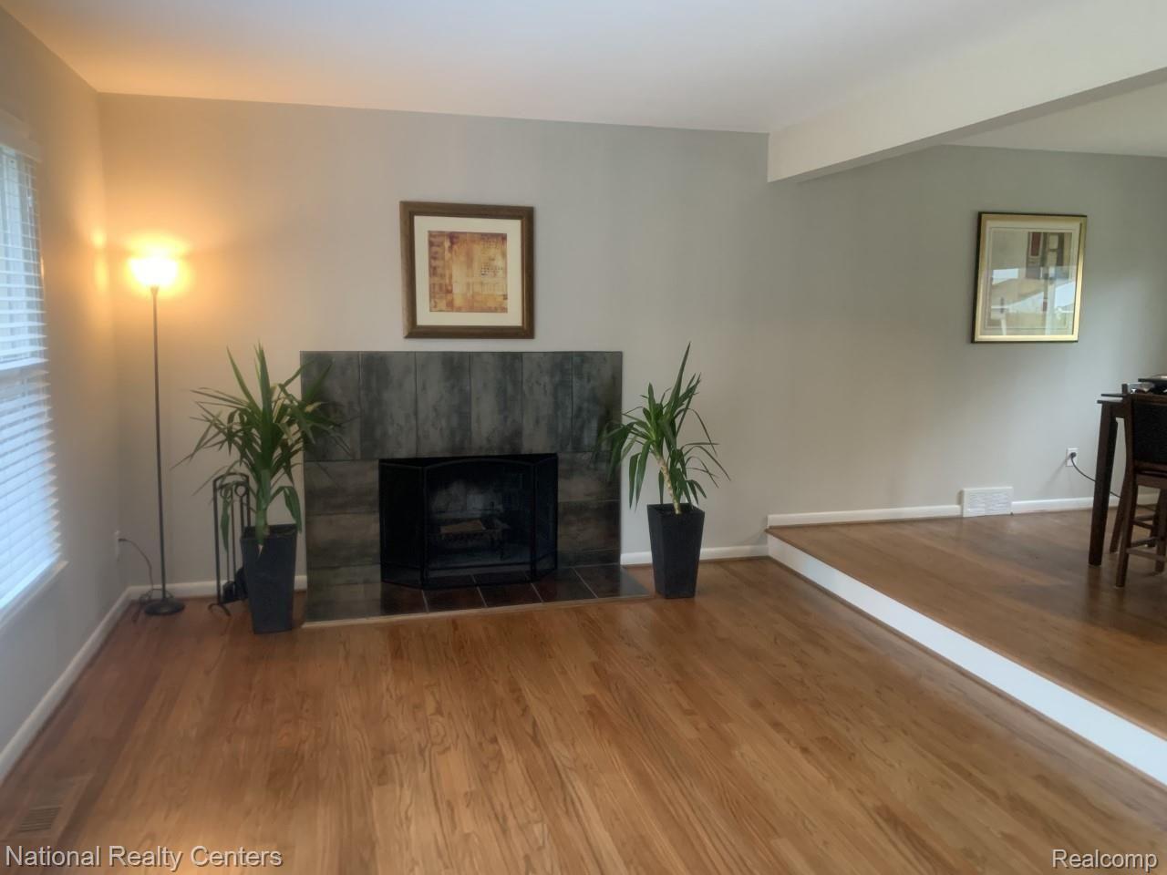 7223 Valleybrook Road West Bloomfield, MI 48322 - Photo 4 of 19 thumbnail_IMG-1740.jpg