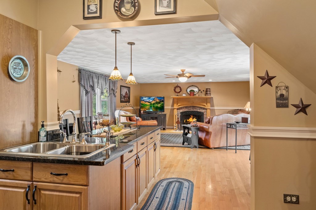 25 Thayer Street Methuen, MA 01844 - Photo 6 of 42