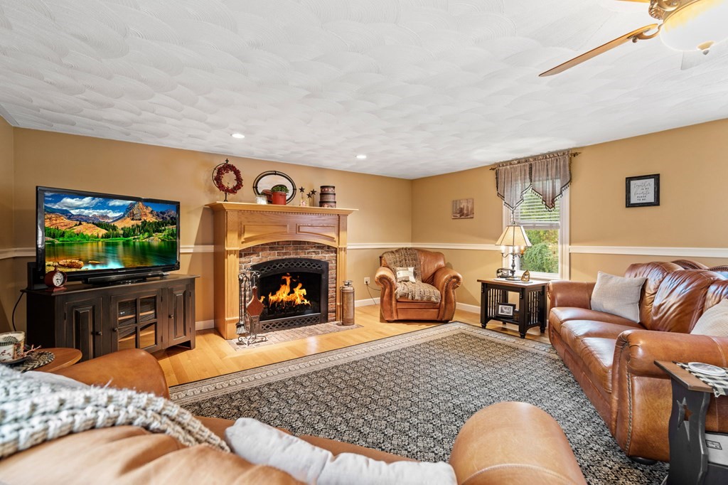 25 Thayer Street Methuen, MA 01844 - Photo 8 of 42