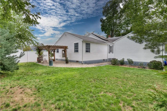 $479,000 | 333 Greenwood Avenue, Warwick, RI 02886