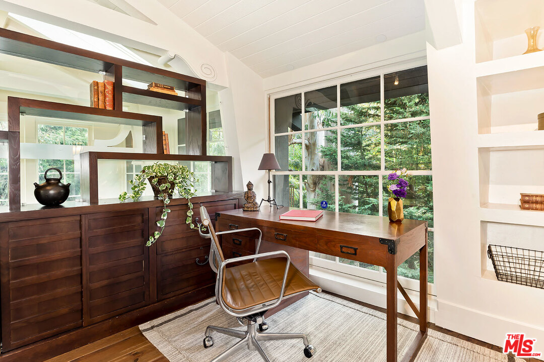 689 Brooktree Road Santa Monica, CA 90402 - Photo 25 of 32 a room with wooden floor and a window