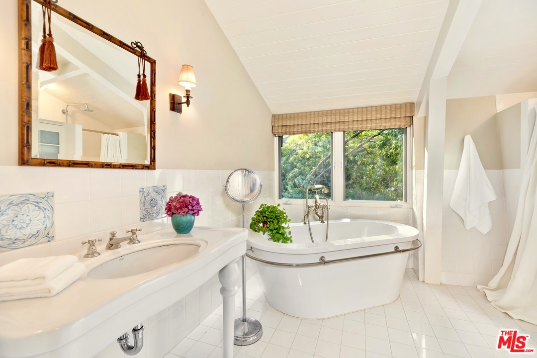 689 Brooktree Road Santa Monica, CA 90402 - Photo 30 of 32 a bathroom with a sink and mirror