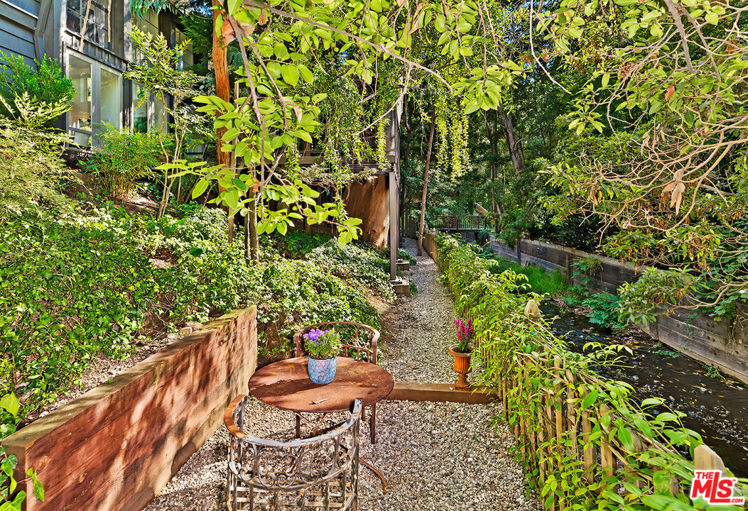 689 Brooktree Road Santa Monica, CA 90402 - Photo 32 of 32 a backyard of a house with table and chairs