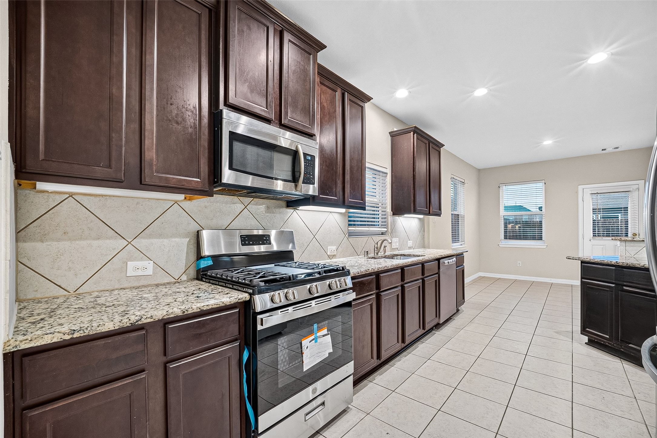 10015 Chase Court Baytown, TX 77521 - Photo 11 of 49
