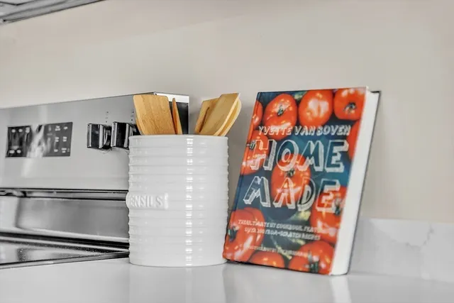 $1,925 | 127 Centre Street, Unit 405, Brockton, MA 02302