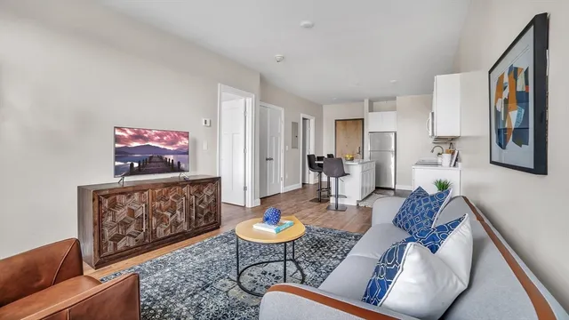 $1,925 | 127 Centre Street, Unit 405, Brockton, MA 02302