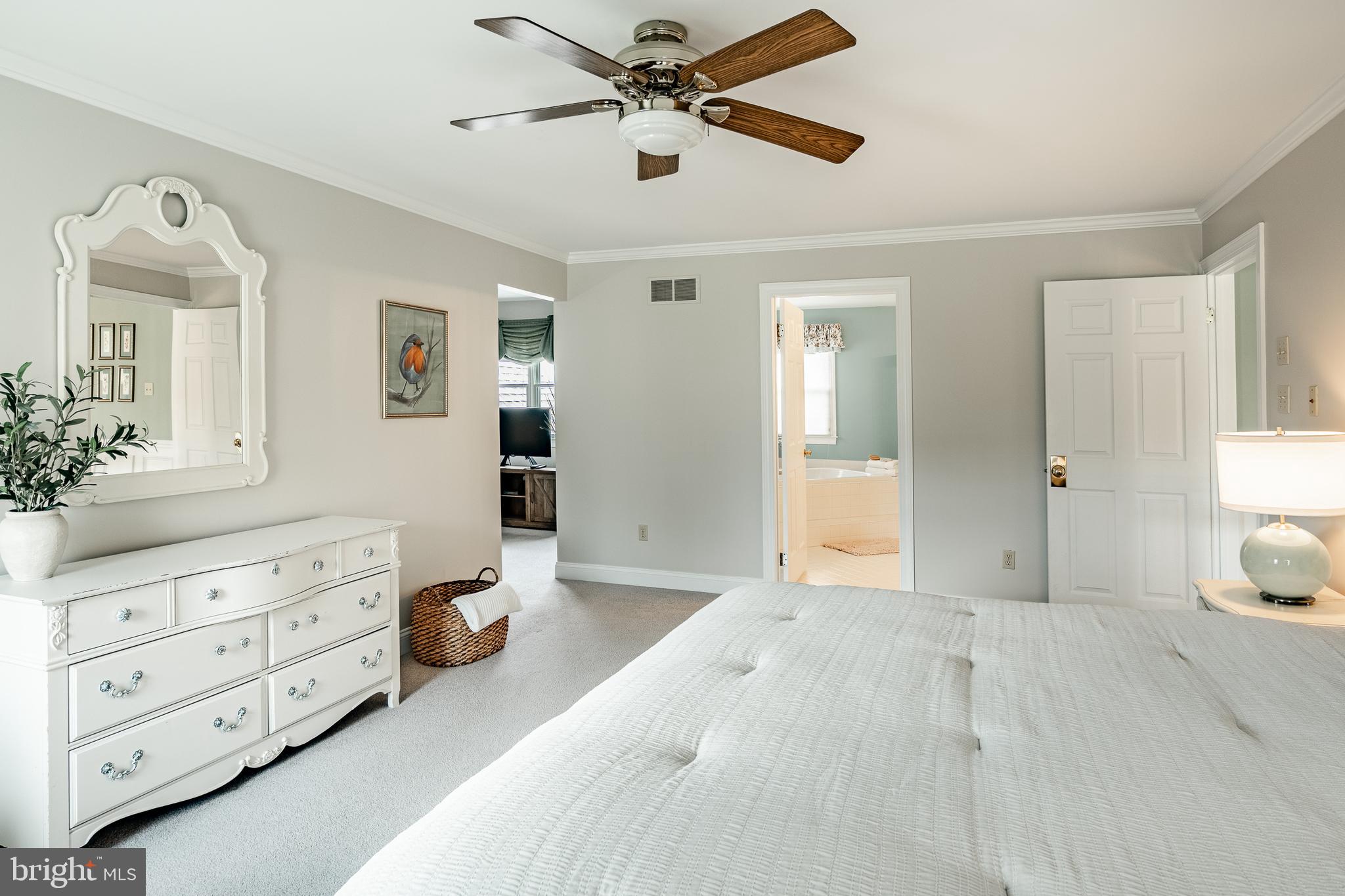 5 Country Run Thornton, PA 19373 - Photo 20 of 50 a spacious bedroom with a bed and a chandelier