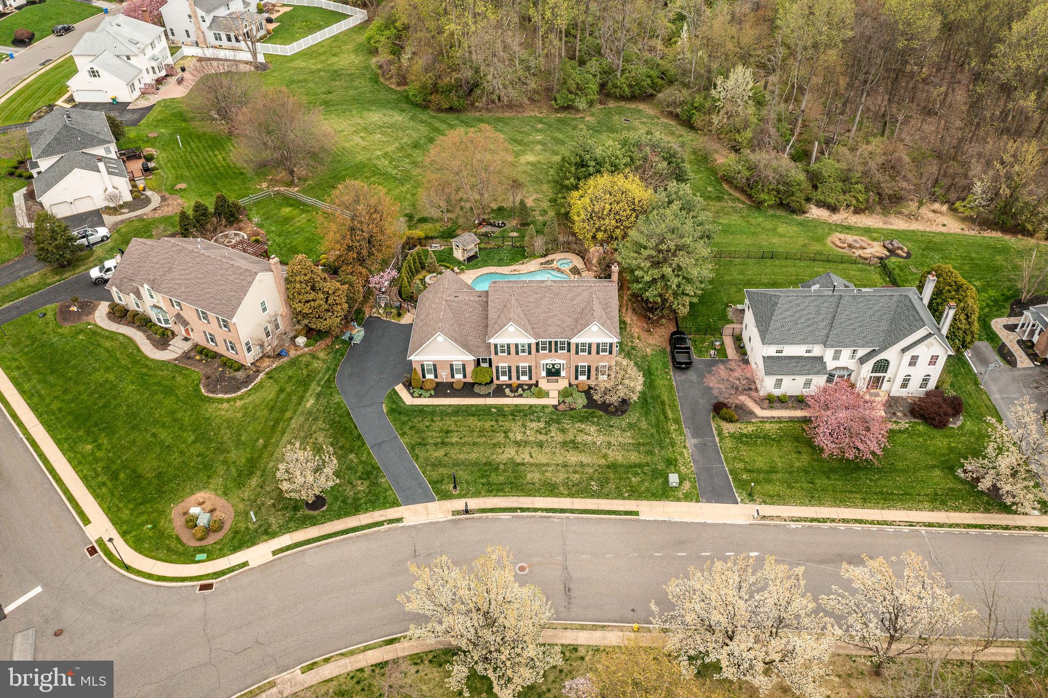 5 Country Run Thornton, PA 19373 - Photo 45 of 50 an aerial view of a house with a garden