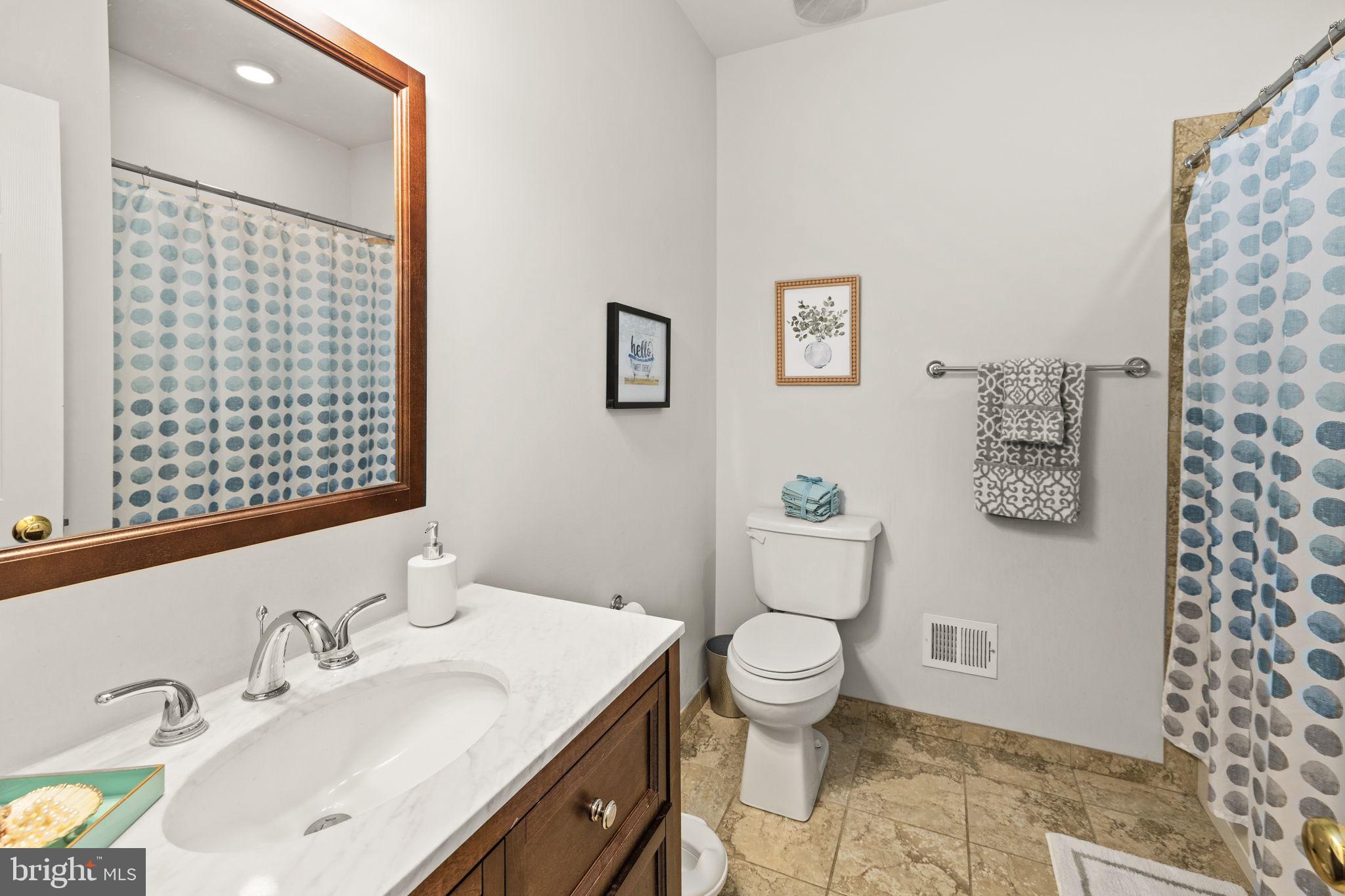 8701 Sinclair Mill Road Manassas, VA 20112 - Photo 36 of 130 Main level guest bath