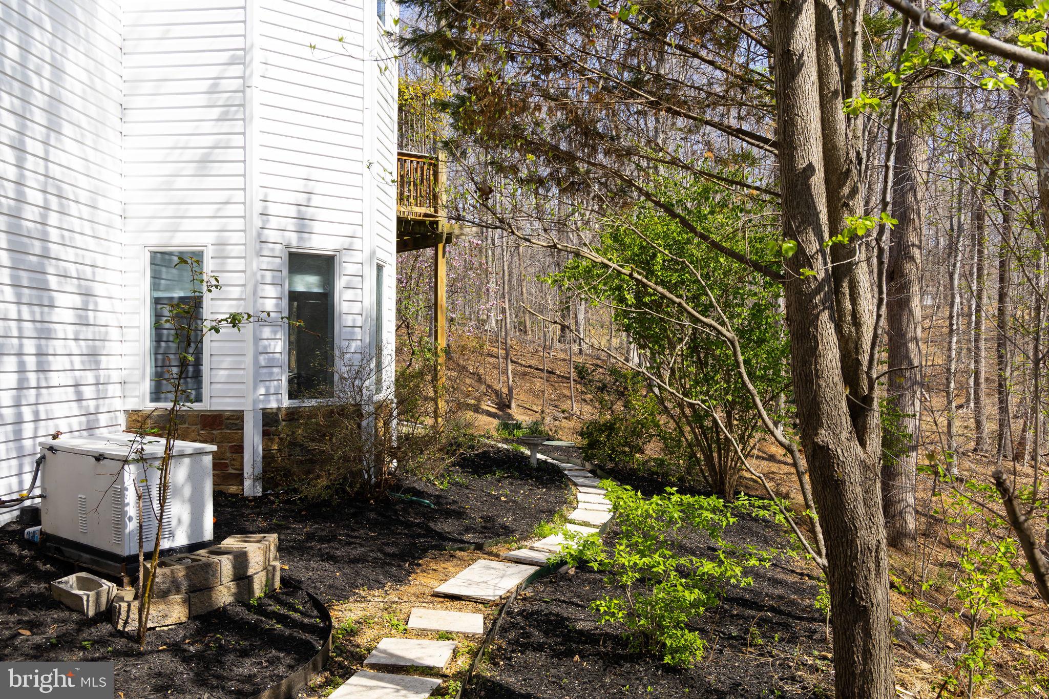 8701 Sinclair Mill Road Manassas, VA 20112 - Photo 85 of 130 a view of backyard with sitting area