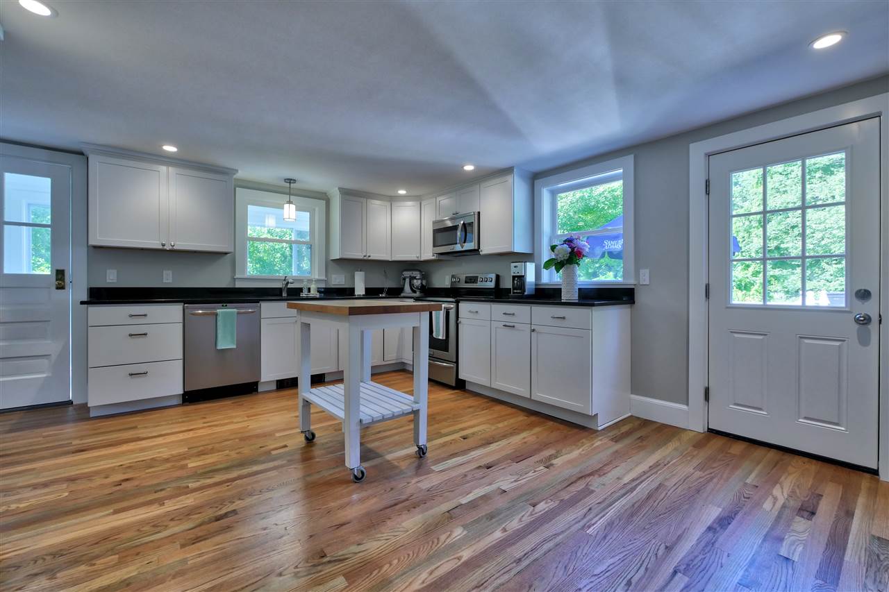 68 Lawrence Road Salem, NH 03079 - Photo 4 of 28