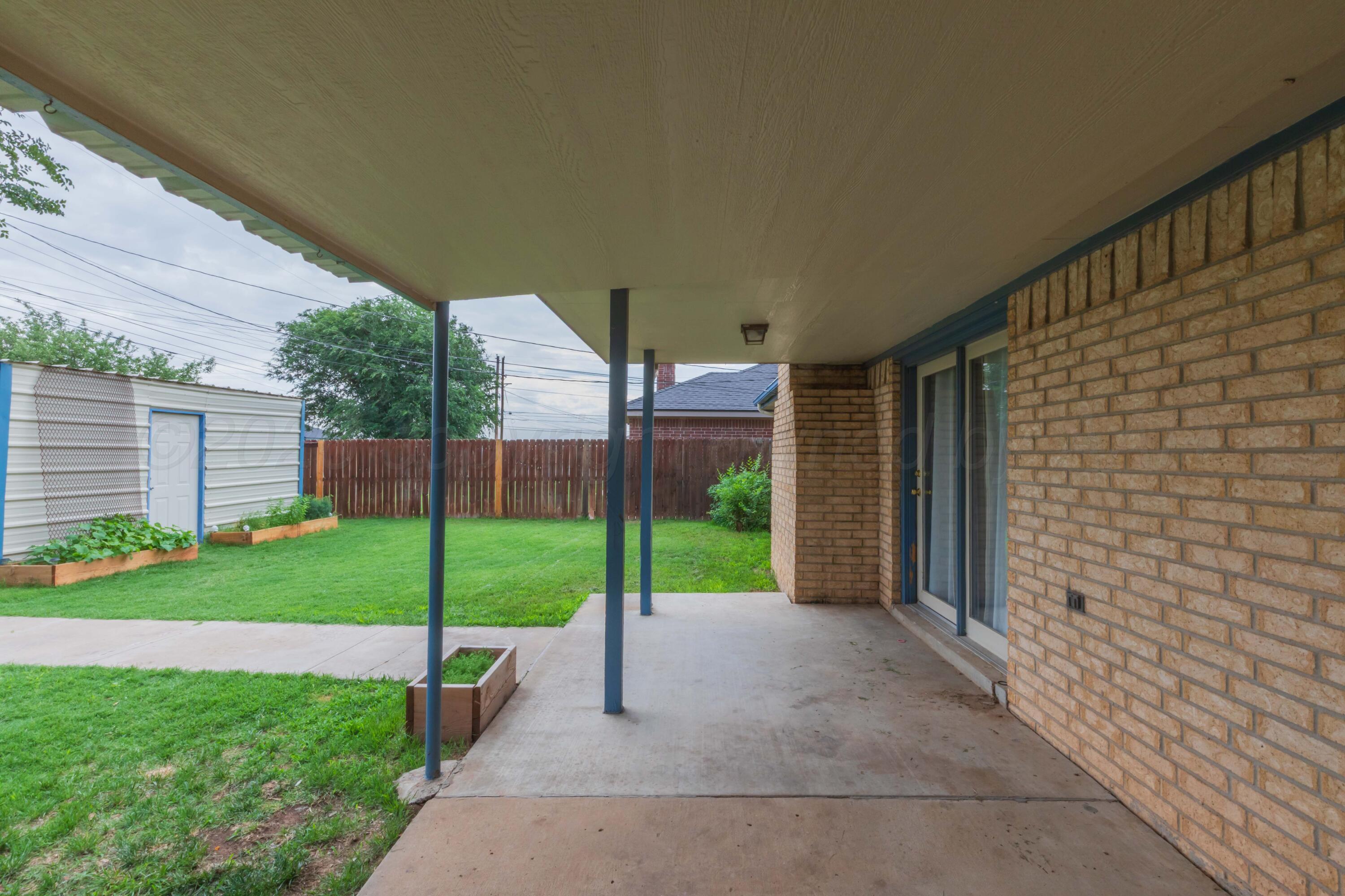 4206 Relatta Avenue Amarillo, TX 79110 - Photo 34 of 40 PATIO