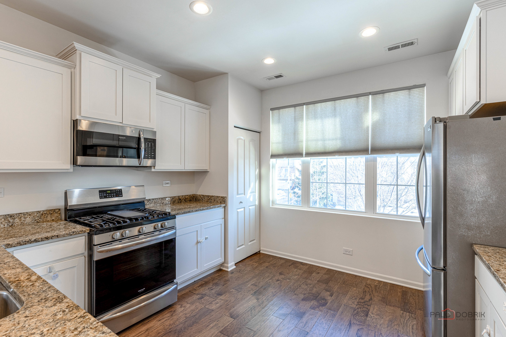 8548 Grove Street Morton Grove, IL 60053 - Photo 7 of 26