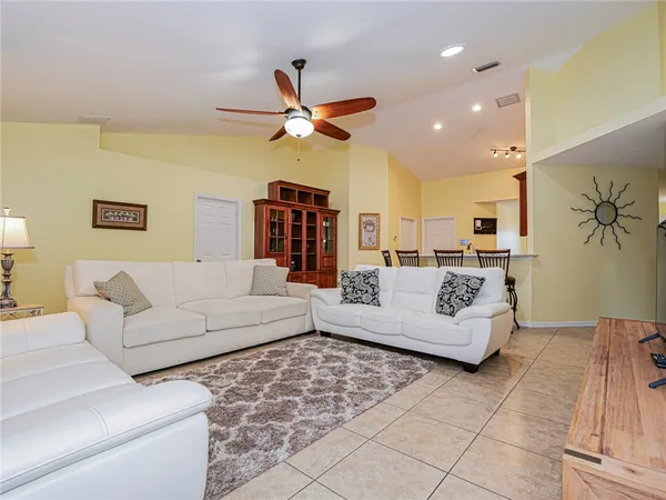 $3,600 | 865 Beard Avenue, Sebastian, FL 32958
