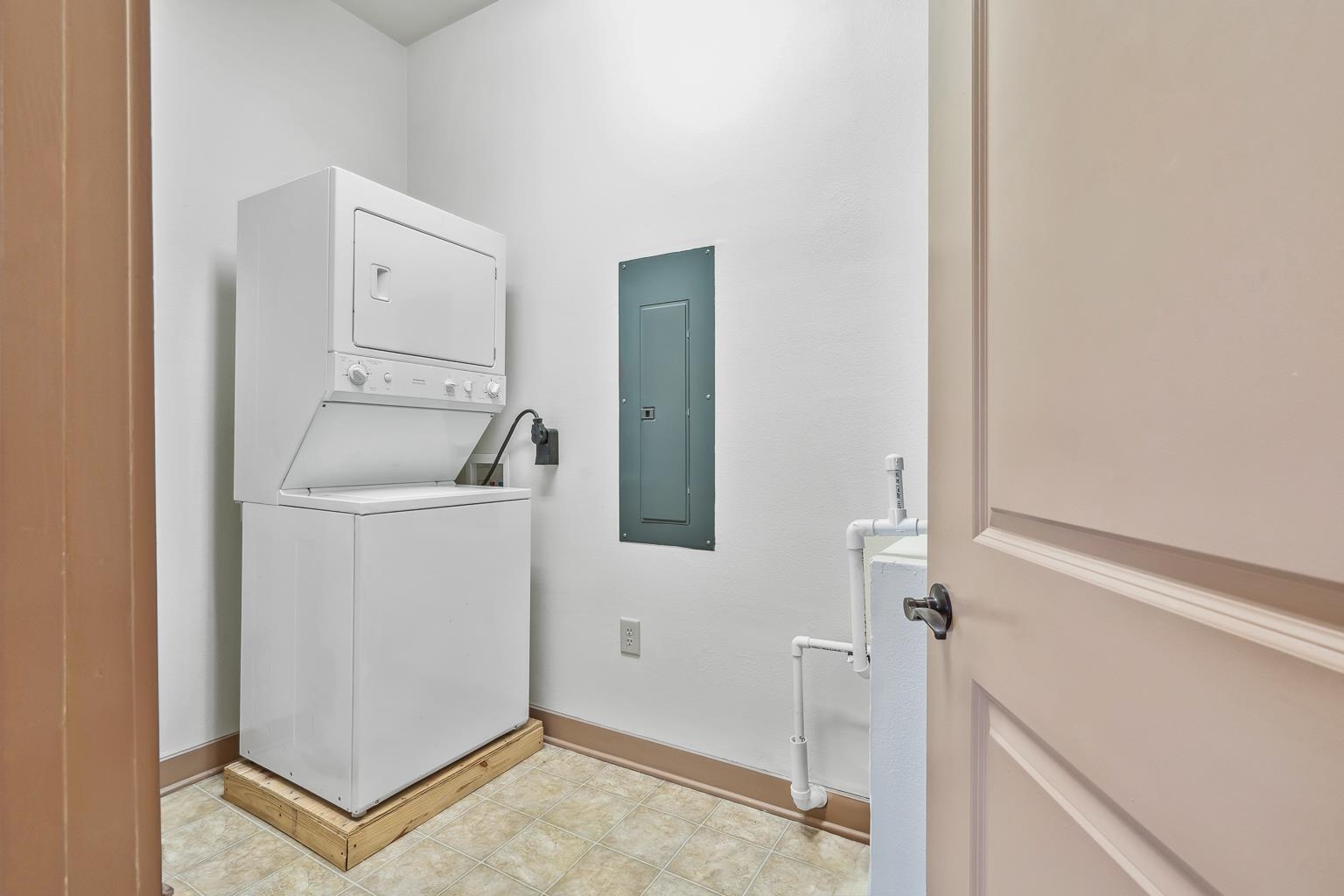 1430 Regency Road, Unit H201 Gulf Shores, AL 36542 - Photo 40 of 49 Laundry