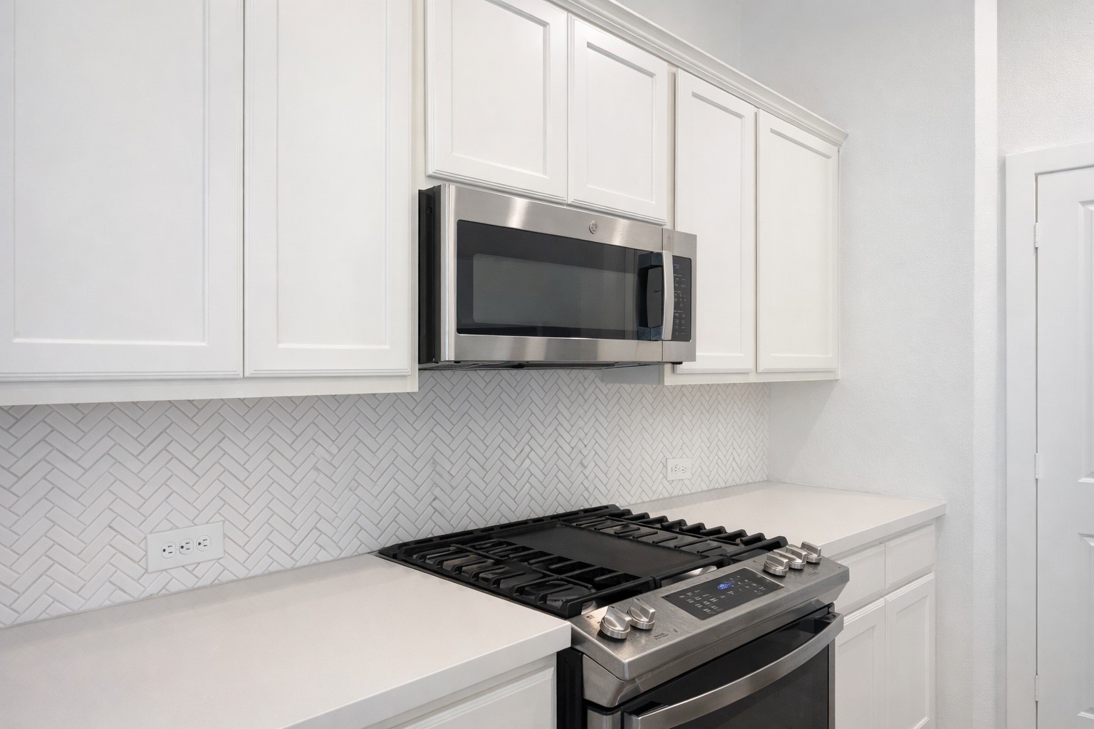 15907 Golden Trails Conroe, TX 77302 - Photo 12 of 17 a kitchen with microwave cabinets and stove top oven