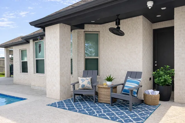a view of livingroom with furniture and tv