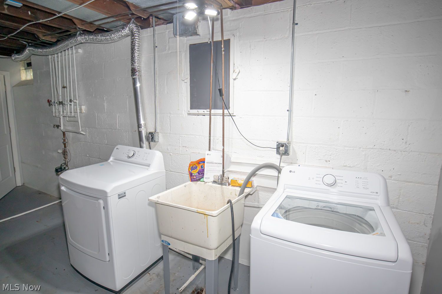 1107 Brandon Road Cleveland, OH 44112 - Photo 37 of 38