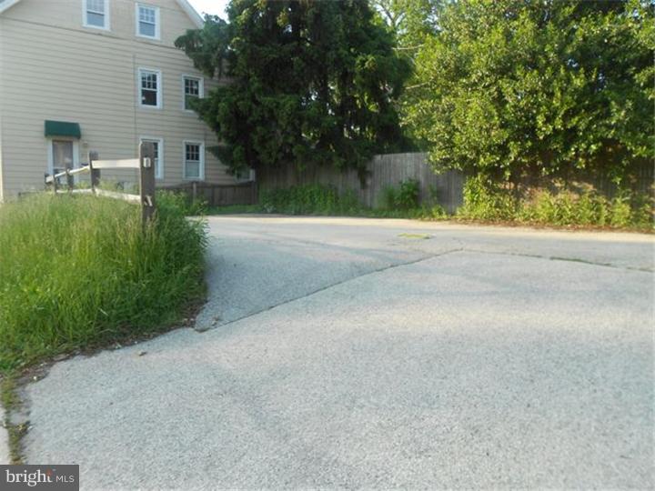 901 County Line Road Bryn Mawr, PA 19010 - Photo 3 of 10 Driveway