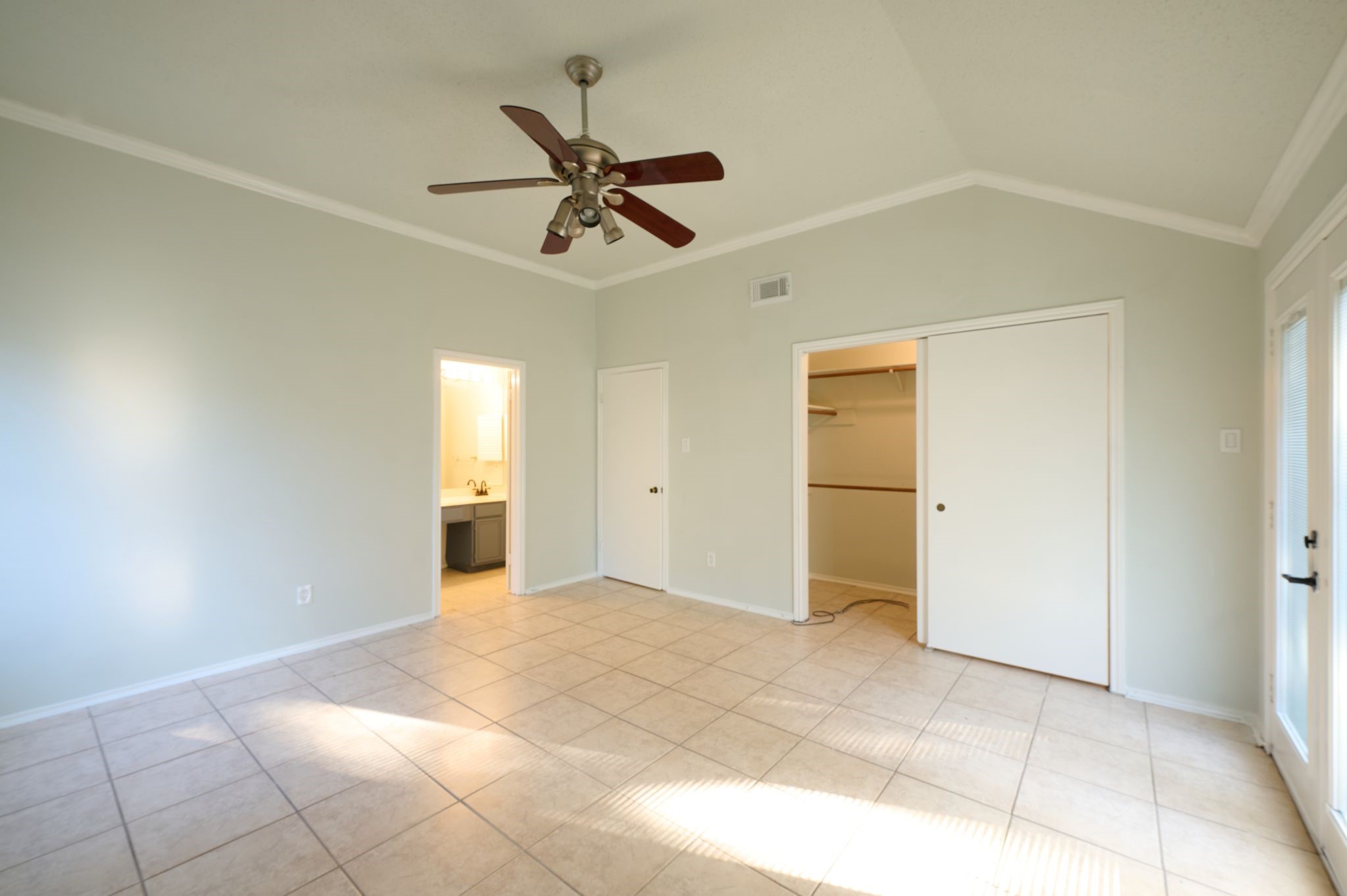5838 North Magazine Circle Houston, TX 77084 - Photo 11 of 30 a view of an empty room and window