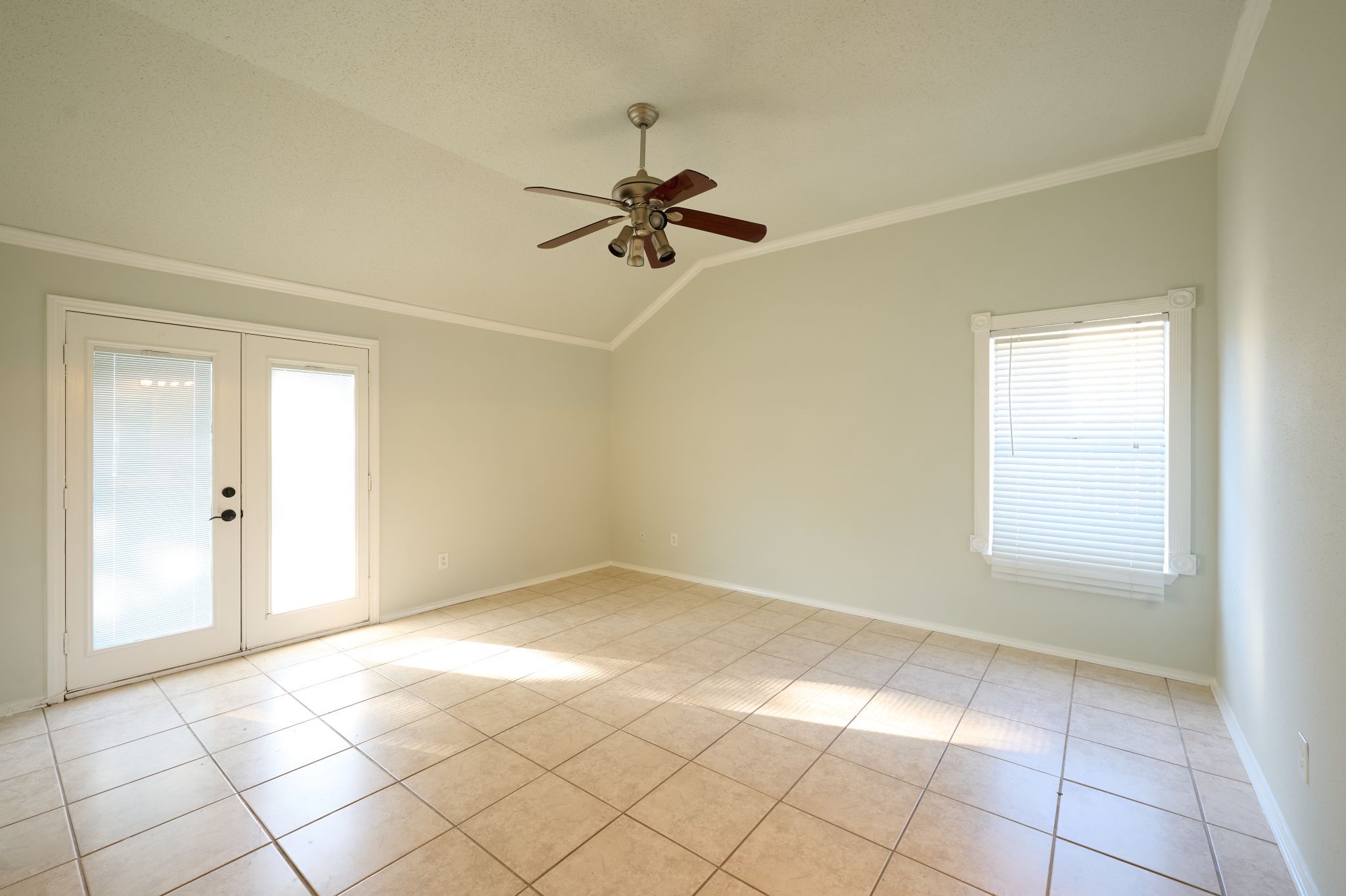 5838 North Magazine Circle Houston, TX 77084 - Photo 12 of 30 a view of an empty room and window