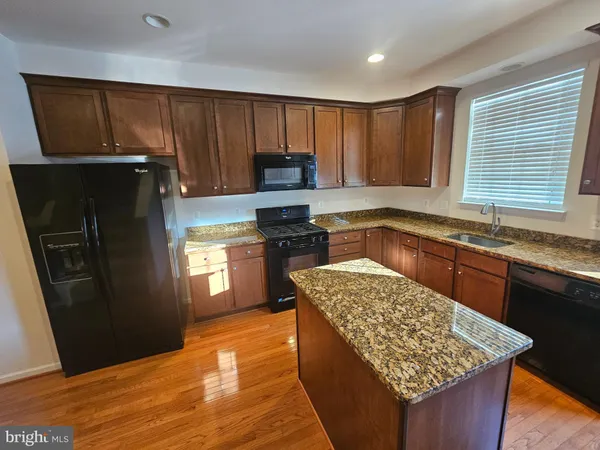 $2,450 | 43529 Marguerite Way, California, MD 20619