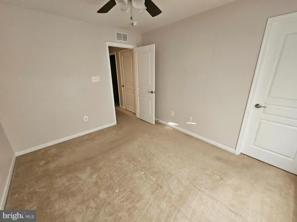 $2,450 | 43529 Marguerite Way, California, MD 20619