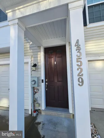 $2,450 | 43529 Marguerite Way, California, MD 20619