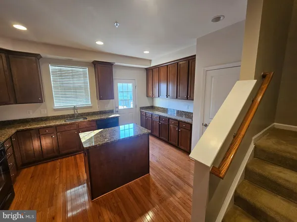 $2,450 | 43529 Marguerite Way, California, MD 20619