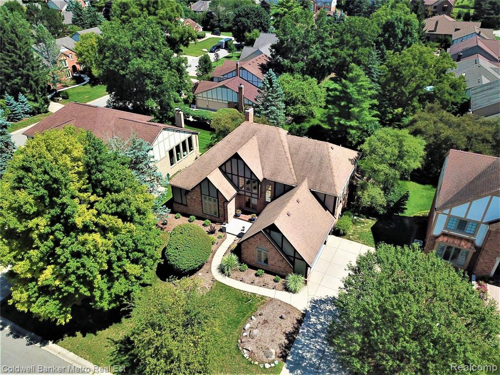 1803 Rapids Way Rochester Hills, MI 48309 - Photo 3 of 63