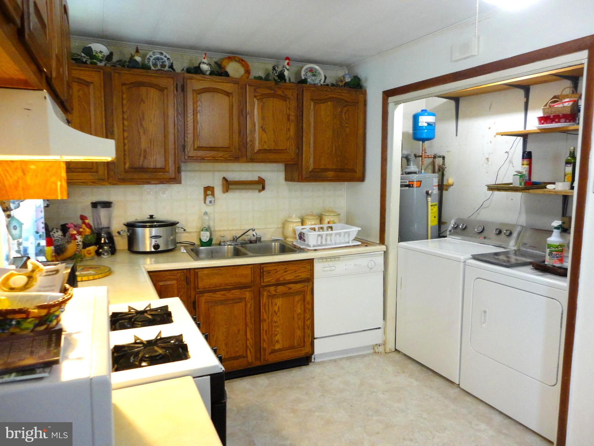 8201 Bullneck Road Baltimore, MD 21222 - Photo 15 of 33 Washer and dryer located in pantry area