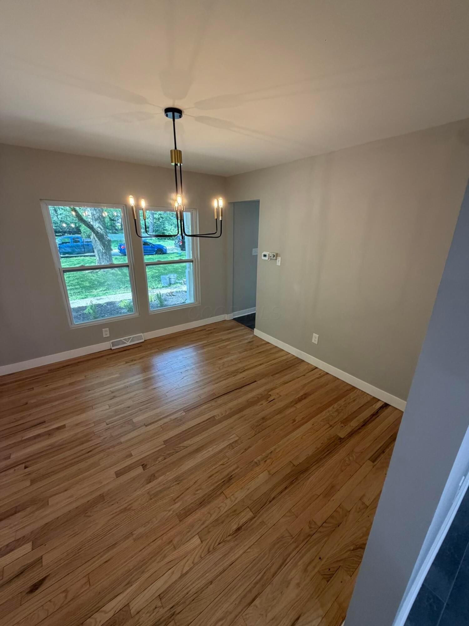 957 Old Farm Road Columbus, OH 43213 - Photo 10 of 35 Dining Room