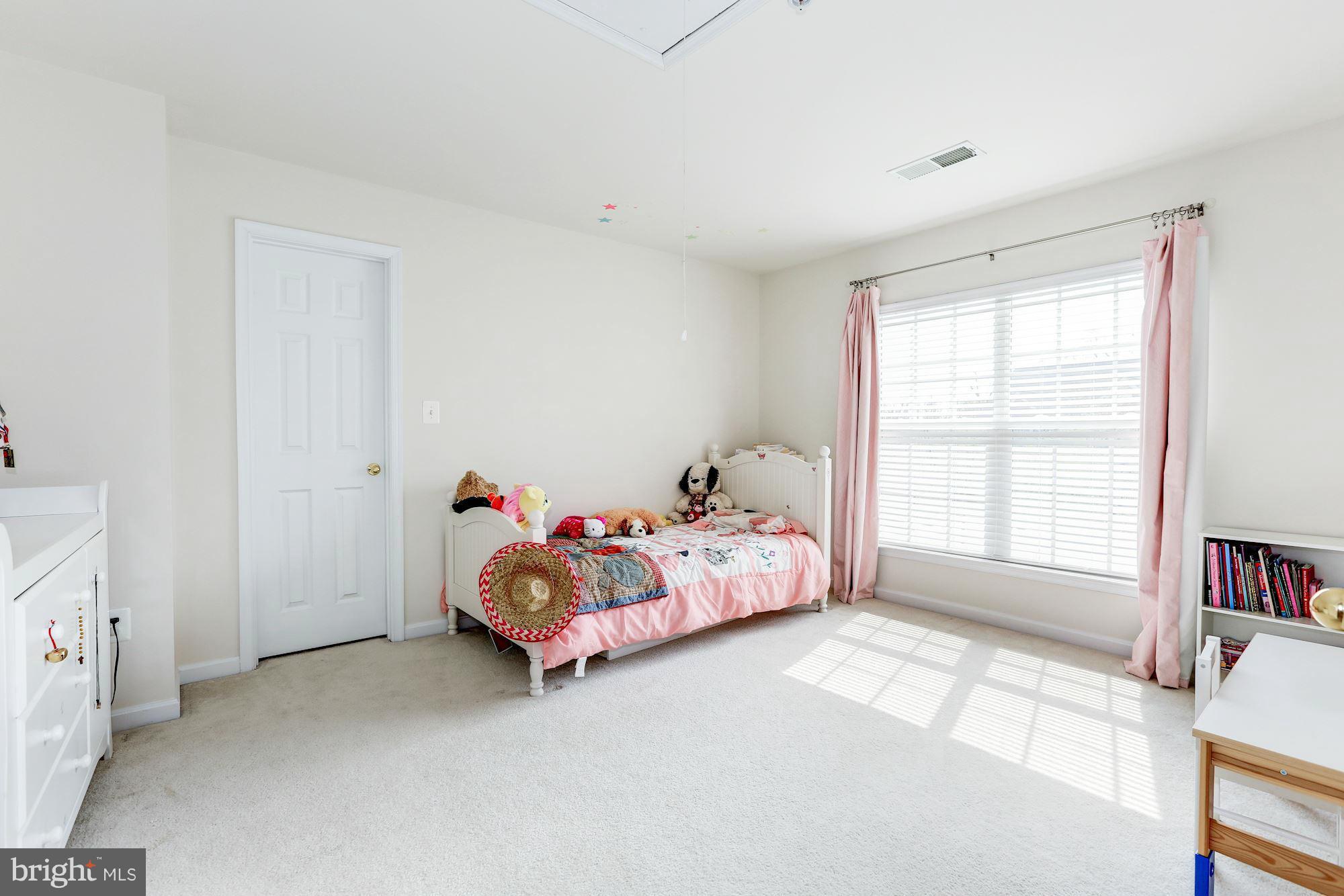 23103 Persimmon Ridge Road Clarksburg, MD 20871 - Photo 17 of 30 Bedroom