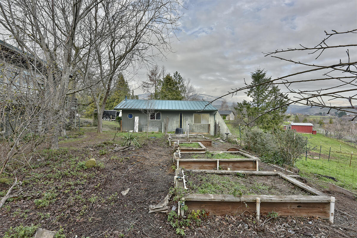 460 Wilson Road Ashland, OR 97520 - Photo 37 of 40 DSC_6726 copy copy