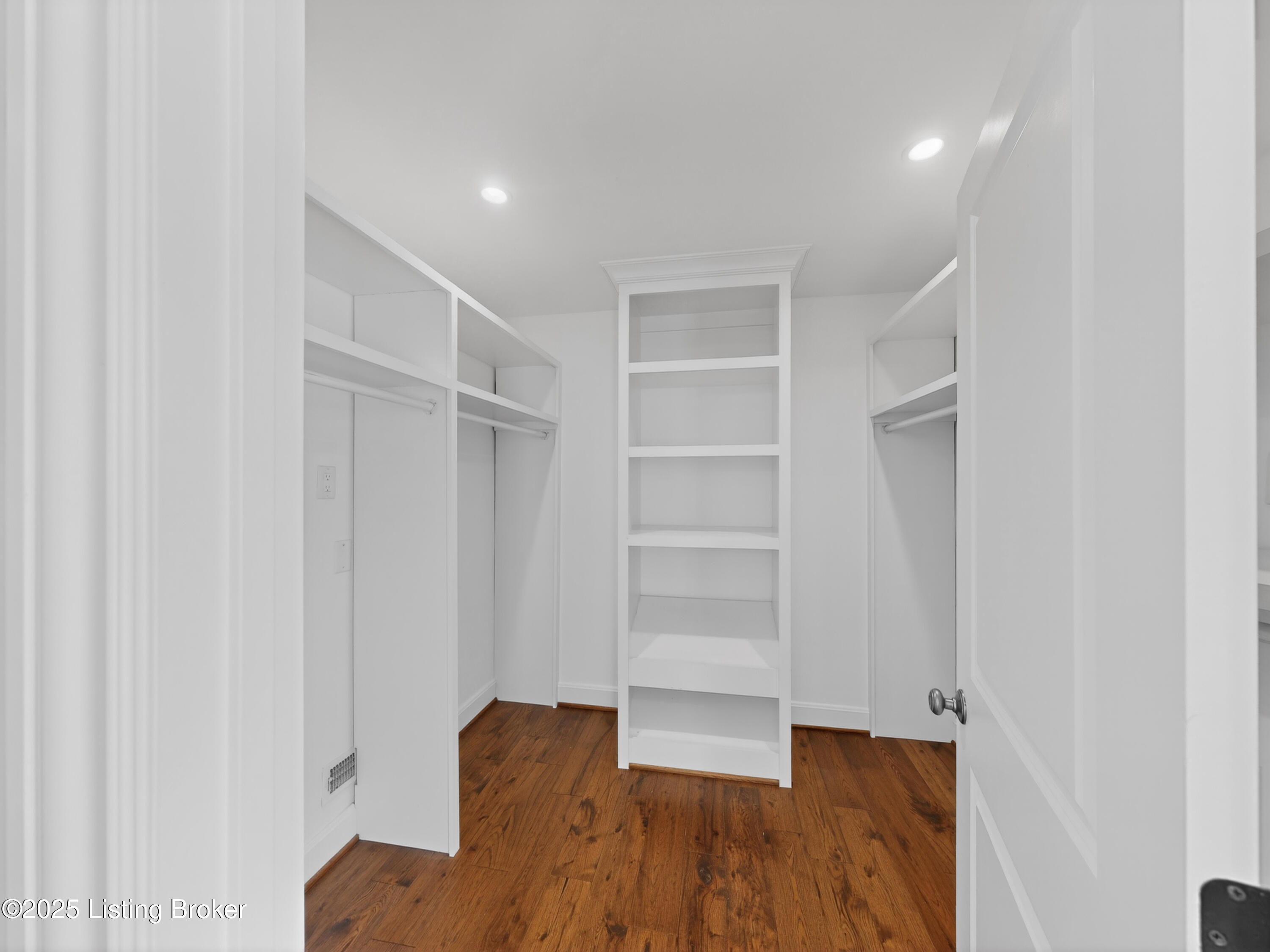 2109 Starmont Road Riverwood, KY 40207 - Photo 24 of 53 Exteriors Interiors Dec 15-25