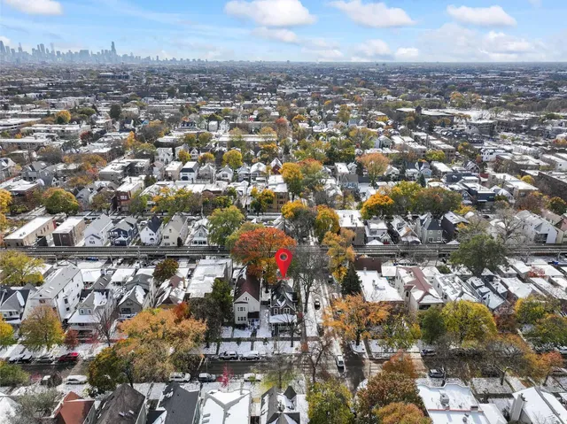 $1,175,000 | 2135 West Leland Avenue, Chicago, IL 60625