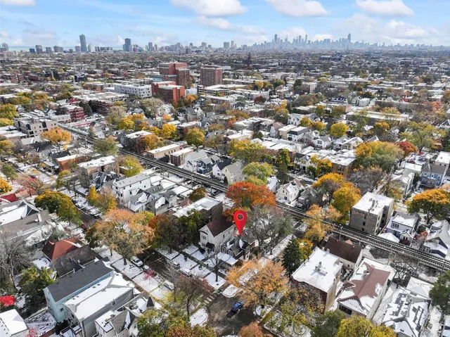 $1,175,000 | 2135 West Leland Avenue, Chicago, IL 60625